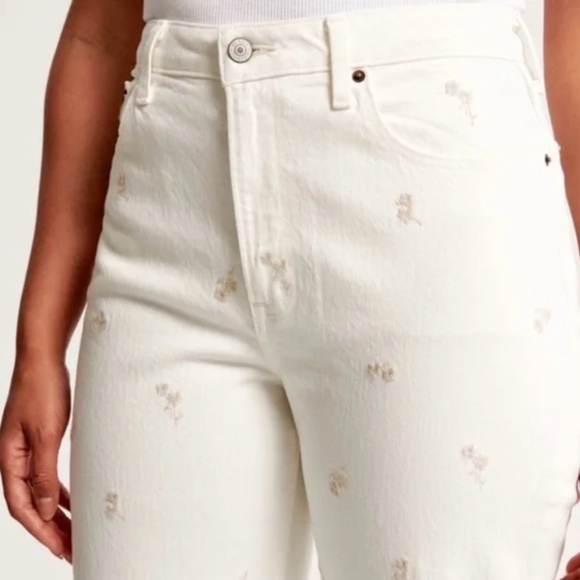 ABERCROMBIE & FITCH | Curve Love High Rise 90s Relaxed Jean Cream Embroidered - Picture 3 of 12